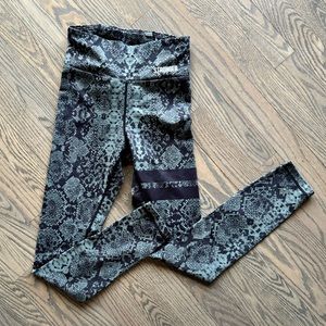 Snake print yoga leggings